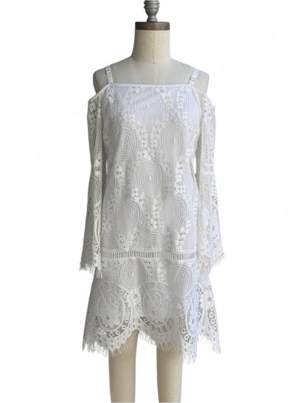 Nicole Miller white lace cold shoulder long sleeve fringe details knee length